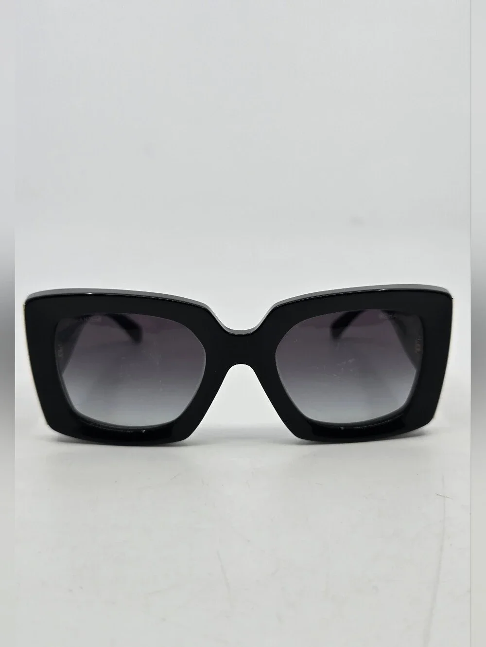 CHANEL good see